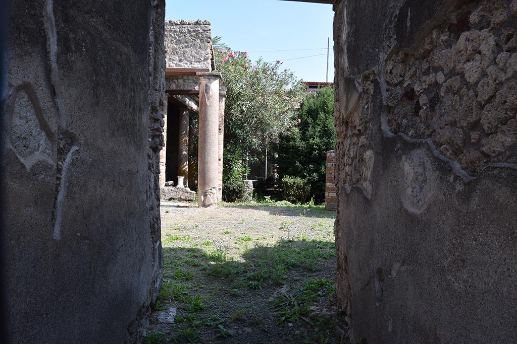 IX.7.20 Pompeii. October 2017. Looking towards atrium from entrance corridor. Photo courtesy of Johannes Eber.