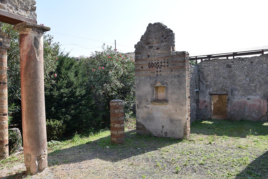 IX.7.20 Pompeii. October 2017. Looking south from atrium into room (k), on right. Photo courtesy of Johannes Eber.