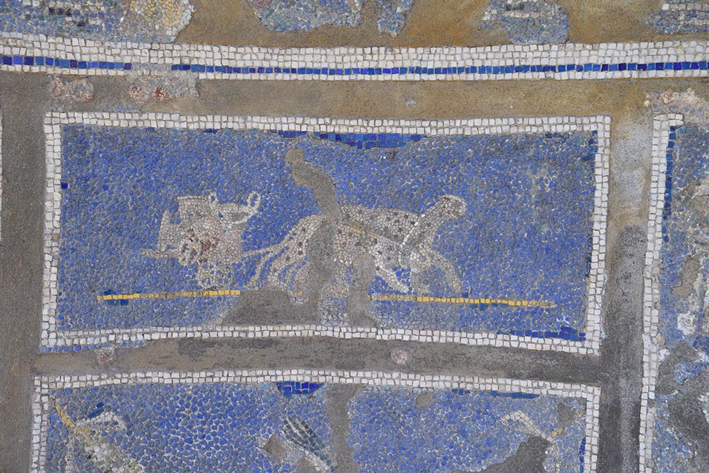 IX.7.20 Pompeii. October 2017. Mosaic fountain, detail from curved rear, centre part. Photo courtesy of Johannes Eber.