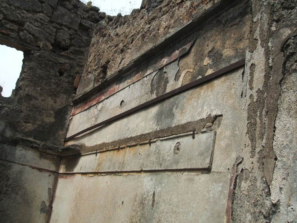 IX.8.b Pompeii. May 2005. North wall of cubiculum.
