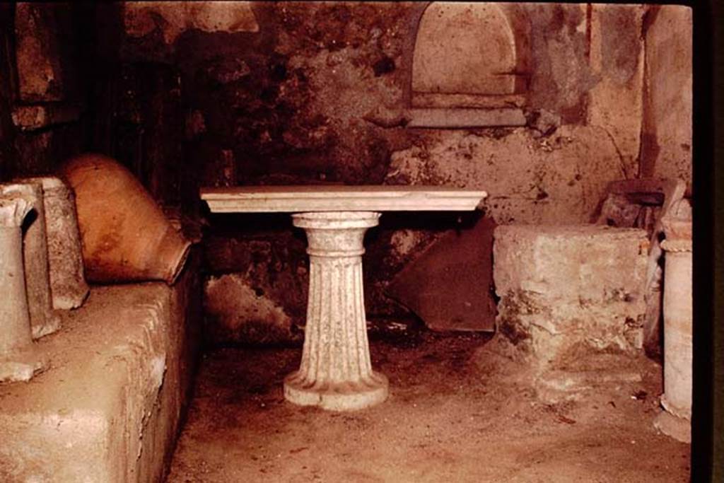 IX.9.10 Pompeii. 1964. Looking towards east wall and niche. Photo by Stanley A. Jashemski.
Source: The Wilhelmina and Stanley A. Jashemski archive in the University of Maryland Library, Special Collections (See collection page) and made available under the Creative Commons Attribution-Non Commercial License v.4. See Licence and use details.
J64f1911