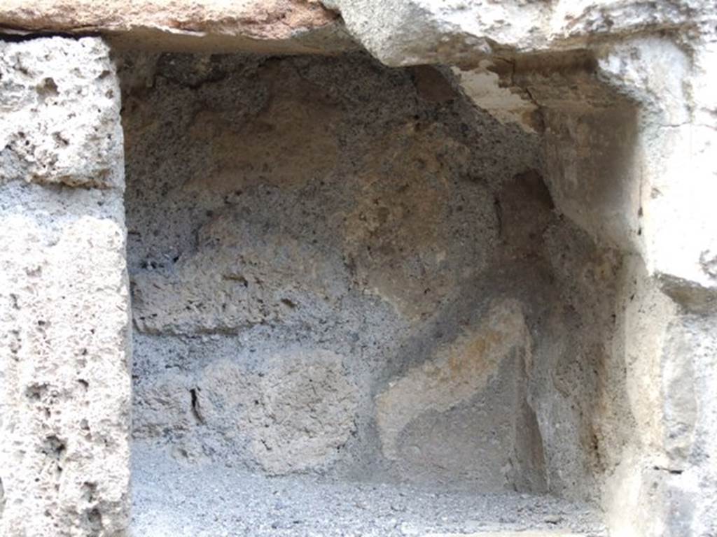 IX.9.c Pompeii.  March 2009.  Lararium Niche.