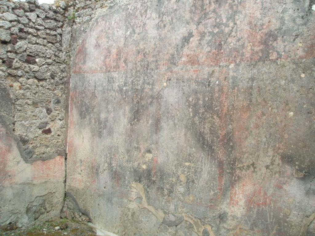 IX.9.d Pompeii. May 2005. Room l, south wall of triclinium/oecus. According to NdS, in the central panel on the south wall, a painting of Ariadne abandoned by Theseus was found.
Like the other paintings found here, its colours had suffered greatly. Theseus holding a spear was going on board the ship, where on the right a companion could be seen with a helmet, heavy shield and a spear. On the right, above the ship was another figure, and on the left was the sleeping Ariadne. Average height of the figures was 0.45m.