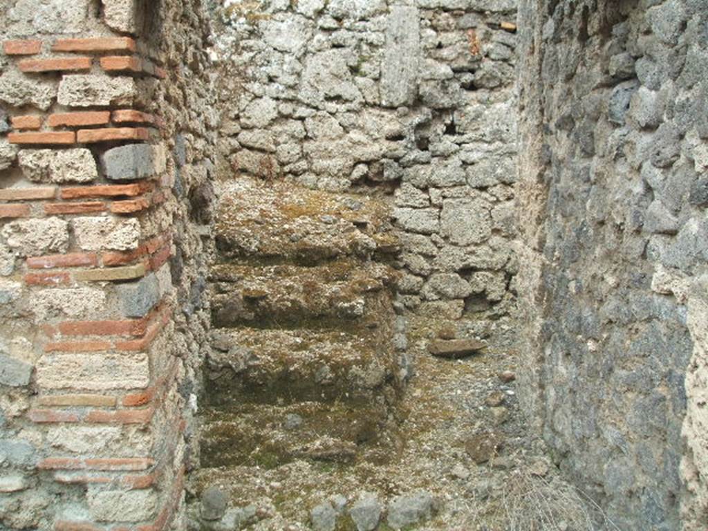 IX.9.d Pompeii. May 2005. Room h. Stairs to upper floor.