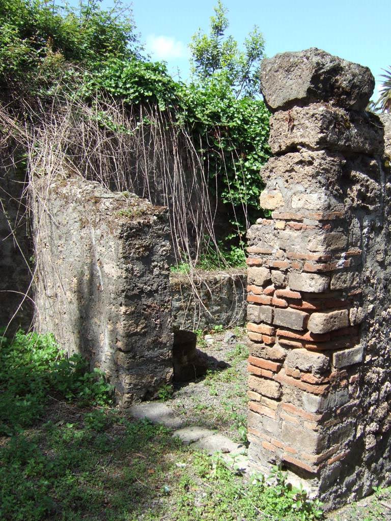 IX.10.2 Pompeii. May 2006. Room 3 to west of entrance with stone bench. Kitchen?