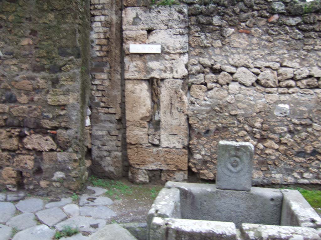 Brick water tower between modern bridge support and corner of insula IX.10. December 2005.