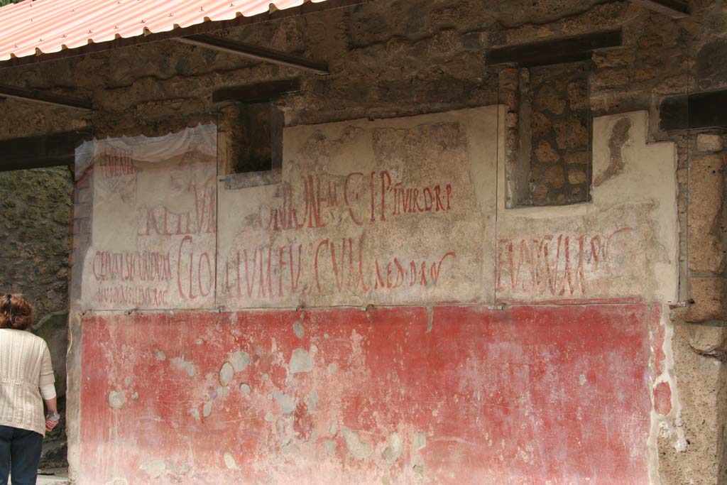 IX.11.3 Pompeii. April 2010. Detail of graffiti on wall on east of entrance 3, between 3 and 4.  
Photo courtesy of Klaus Heese.
