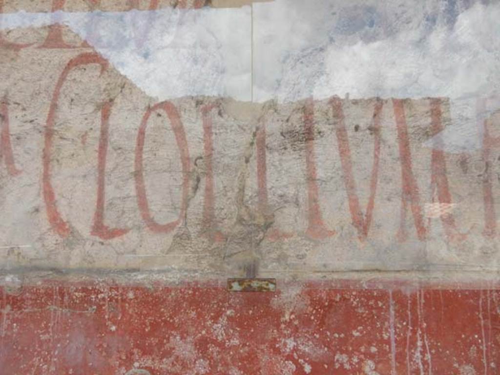 IX.11.3 and IX.11.4 Pompeii. May 2016. Detail from graffiti between entrances 3 and 4.
Photo courtesy of Buzz Ferebee.
