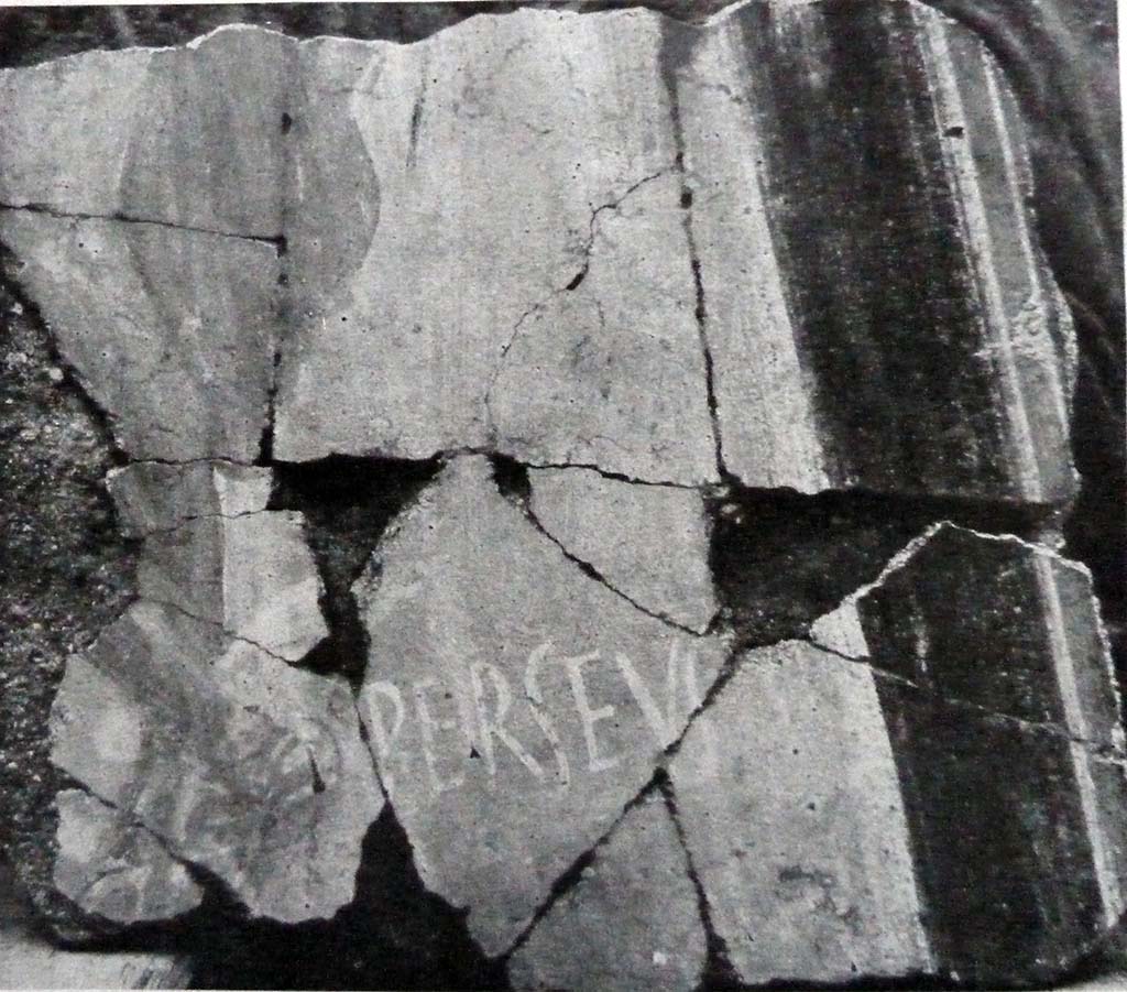 IX.12.2 Pompeii. West wall, a fragment of a painting of the liberation of Andromeda showing the name of Perseus, painted near the remaining fragments of the figure.
See Spinazzola V., 1953. Pompei alla luce degli Scavi Nuovi di Via dellAbbondanza (anni 1910-1923). Roma: La Libreria della Stato, fig. 697.
