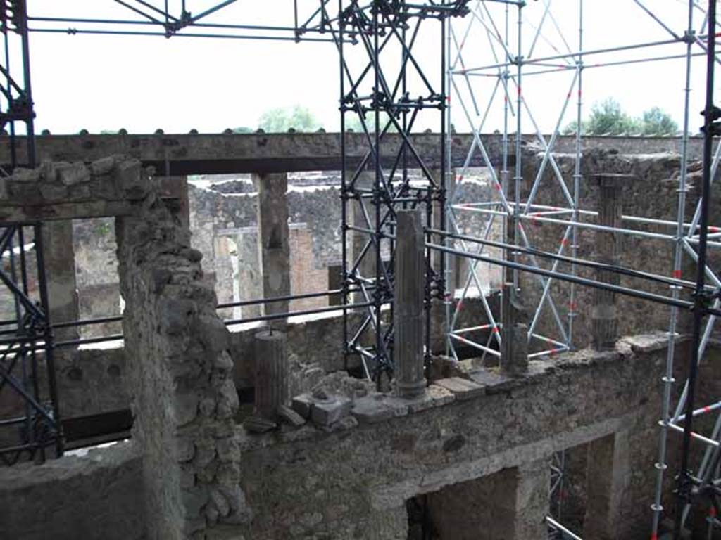 IX.12.4 and IX.12.3 Pompeii. May 2010.
Upper cenaculum. This room would have looked over the Via dell’Abbondanza as well as over and down into the atrium below.
Looking south from above interior.