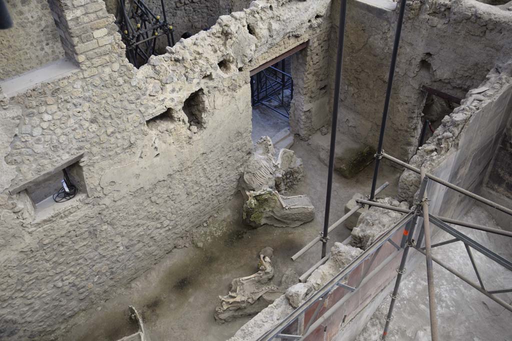 IX.12.8 Pompeii. February 2017. Looking towards entrance doorway in south-east corner of stable “n”. Photo courtesy of Johannes Eber.