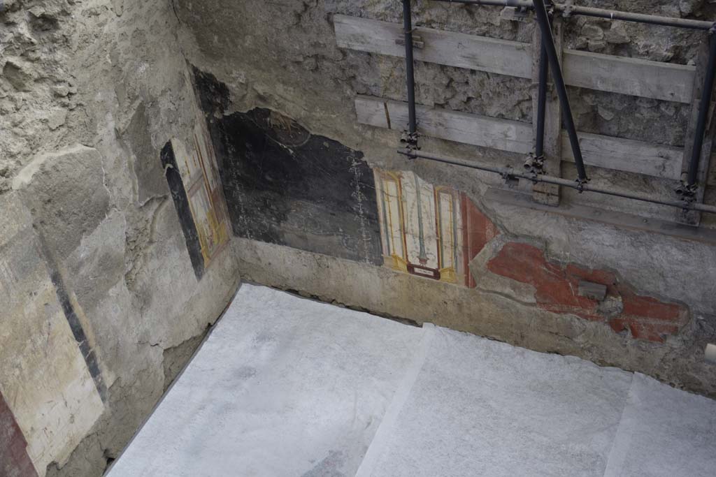 IX.12.9 Pompeii. February 2017. Room “u”, detail from south-east corner. Photo courtesy of Johannes Eber.