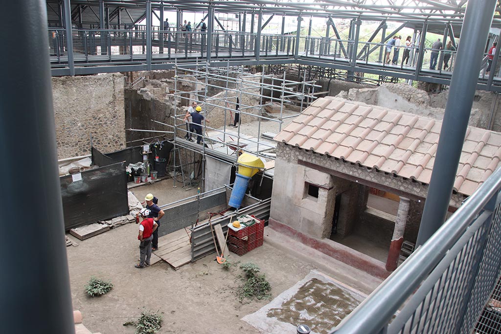 IX.12.9 and IX.12.A Pompeii. October 2024. 
Peristyle/garden area 5, looking south-west towards excavation. Photo courtesy of Klaus Heese.

