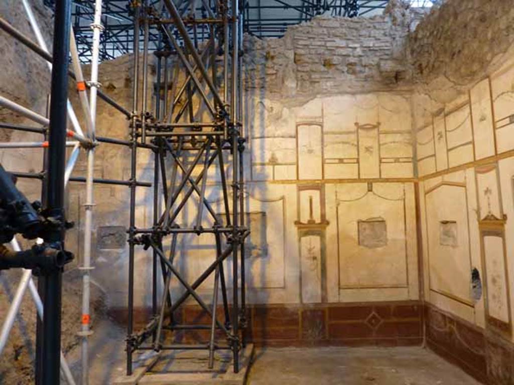 IX.12.9 Pompeii. May 2010. Room 13, north wall.