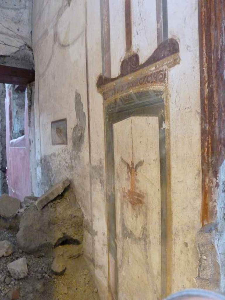 IX.12.9 Pompeii. May 2010. Room 13, south wall in south-east corner.