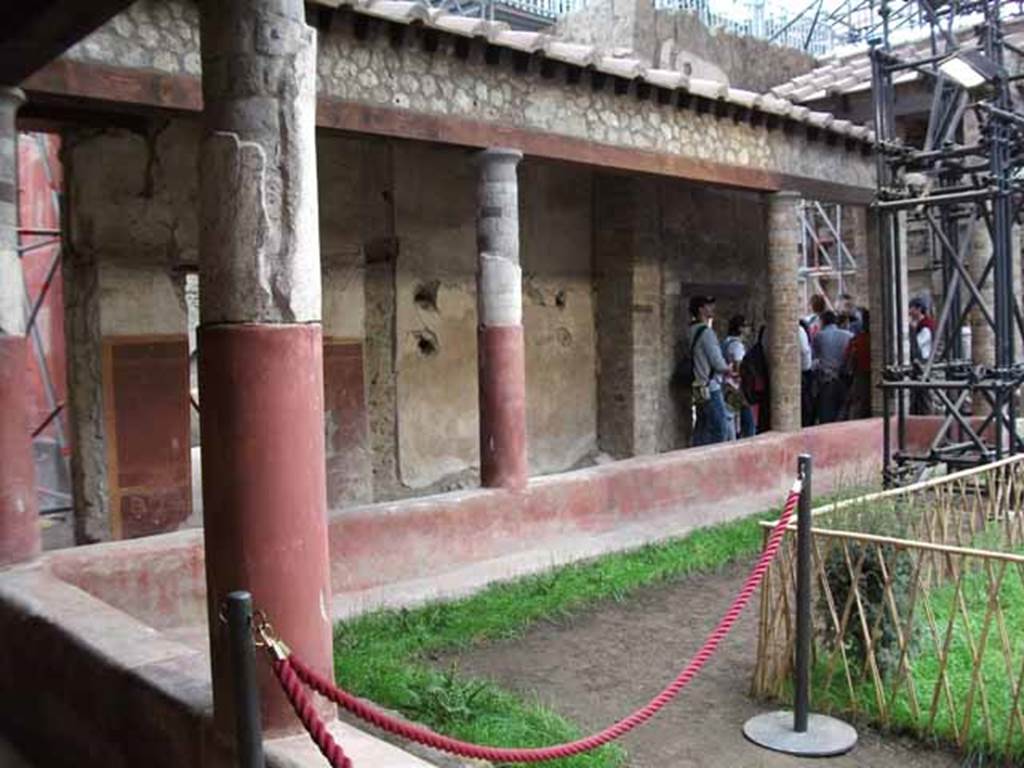 IX.12.9 Pompeii. May 2010. Peristyle/garden area 5, looking towards east portico 5c.