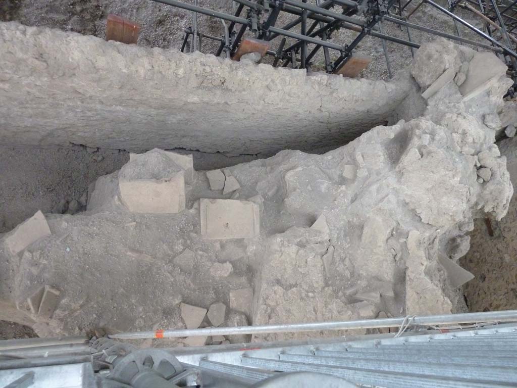 IX.12.A/IX.12.9 Pompeii. May 2010. Room 10, west side from above.