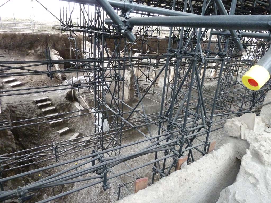 IX.11 Pompeii. May 2010. Looking west to unexcavated area and unnamed vicolo. Photo taken from above room 10.

