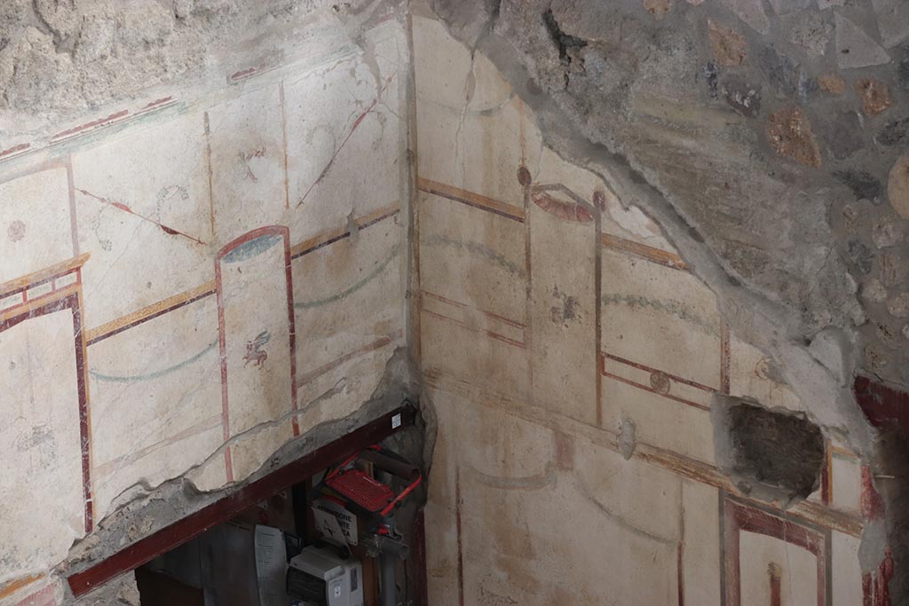 IX.12.9 Pompeii. October 2024. Room 13, upper south-east corner. Photo courtesy of Klaus Heese.