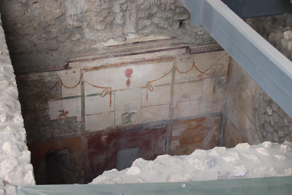 IX.12.9 Pompeii. October 2024. Room 12, upper north wall. Photo courtesy of Klaus Heese.