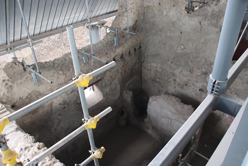 IX.12.B Pompeii. October 2024.
Room “a”, looking towards south-east corner, with window onto vicolo between IX.13 and IX.12. Photo courtesy of Klaus Heese.