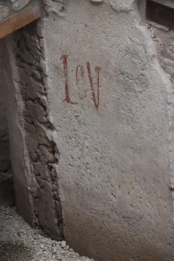 IX.12.B Pompeii. October 2024.
Room 15, painted inscription on west wall on south side of window. Photo courtesy of Klaus Heese.