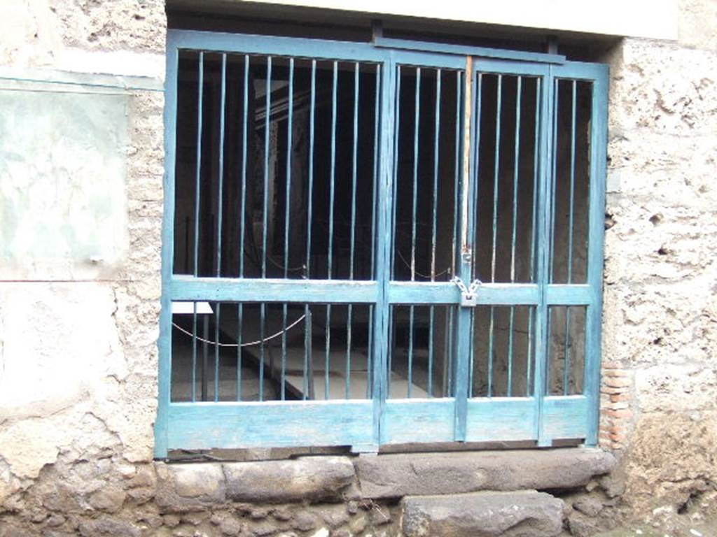 IX.13.2 Pompeii.  September 2004.  Entrance.

