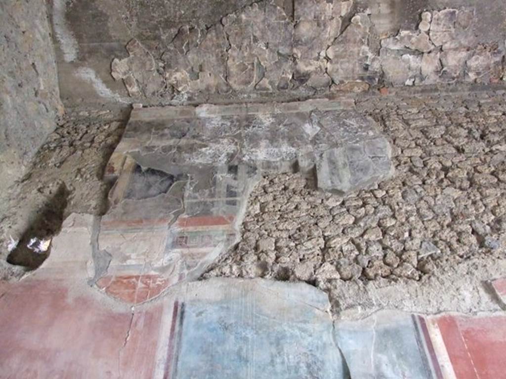 IX.13.1-3 Pompeii. March 2009. Room 13, north-east corner, upper east wall.