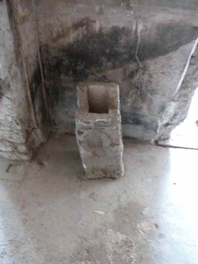 IX.13.1-3 Pompeii. May 2010. Room 13, south-east corner.