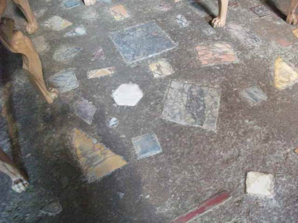 IX.13.1-3 Pompeii. May 2010. Room 13, floor with marble inlay.