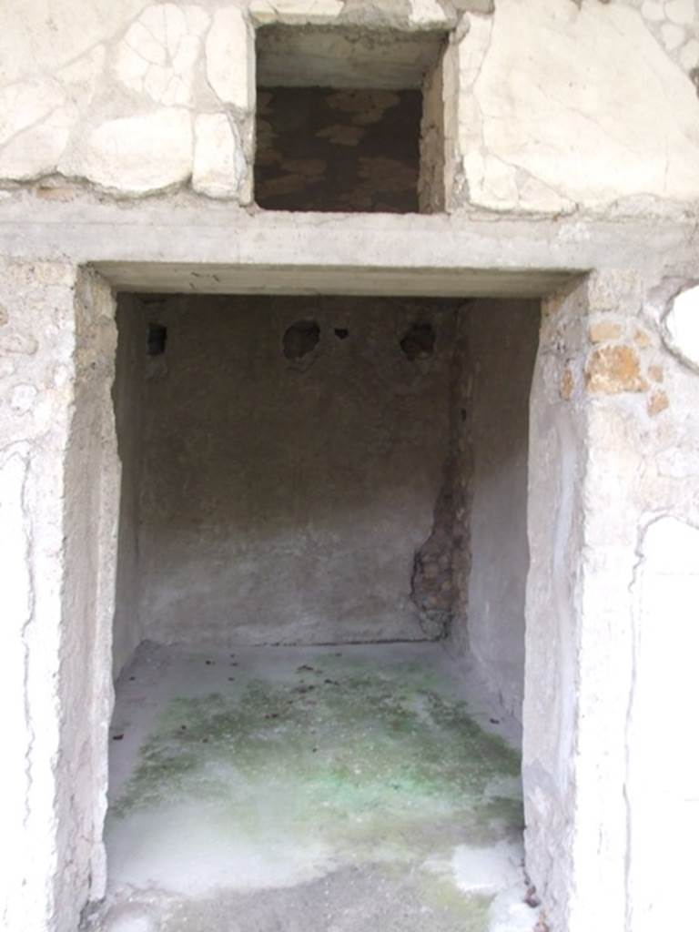 IX.13.1-3 Pompeii. March 2009. Doorway to room 16.