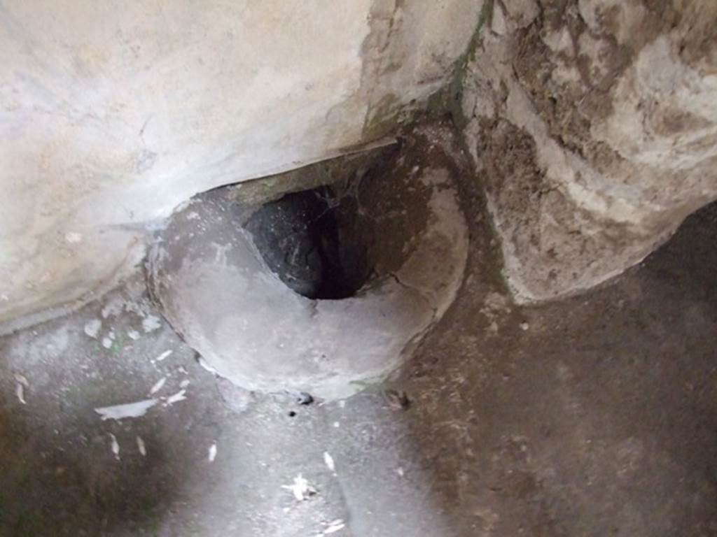 IX.13.1-3 Pompeii. March 2009. Outside doorway of room 23.