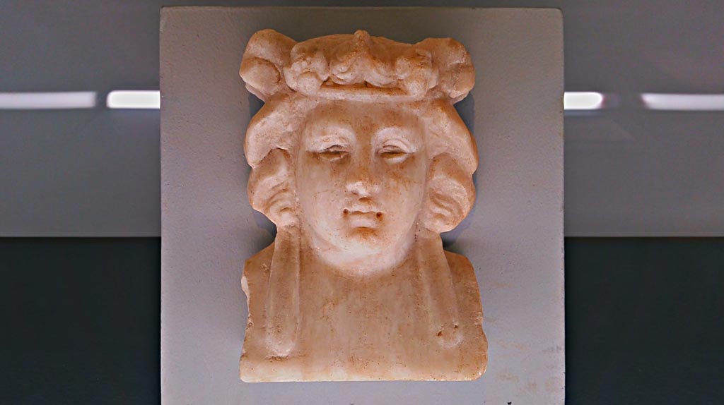 IX.13.1-3 Pompeii. December 2019. Bust from exhibition.
Photographed at exhibition entitled “The furnishings of the House of Julius Polybius”. 
Photo courtesy of Giuseppe Ciaramella.
