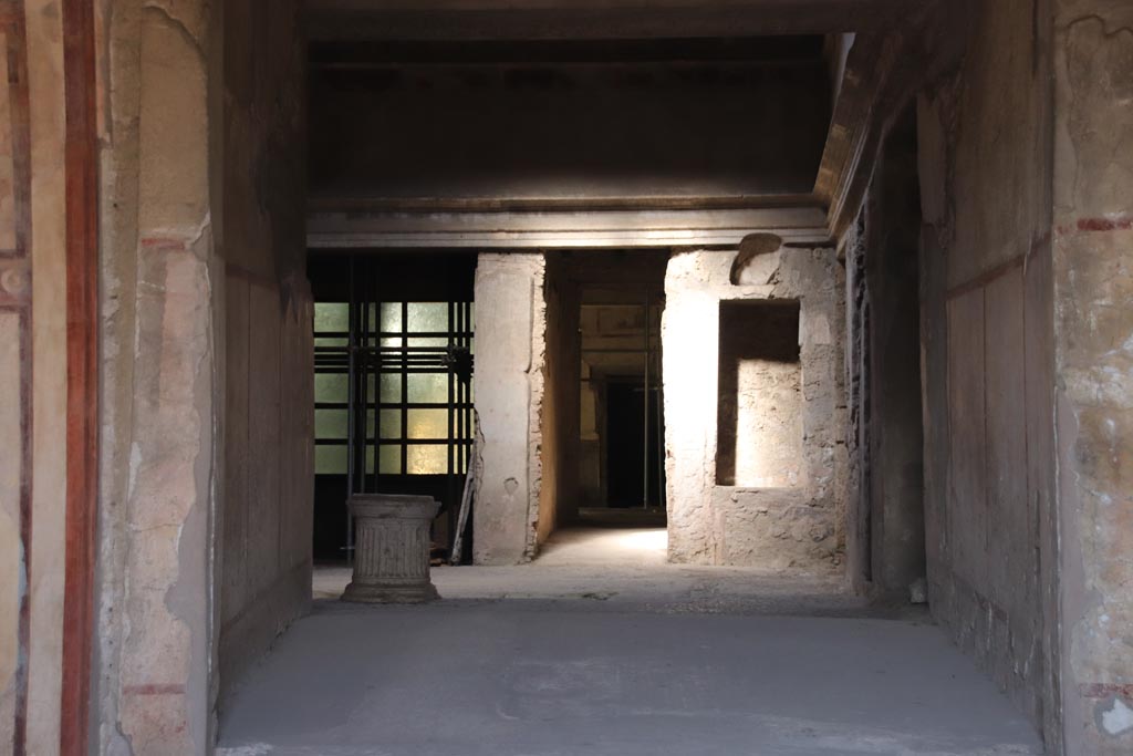 IX.13.1-3 Pompeii. Pompeii. October 2022.
Looking north towards north end of room 28, from room 1. Photo courtesy of Klaus Heese.