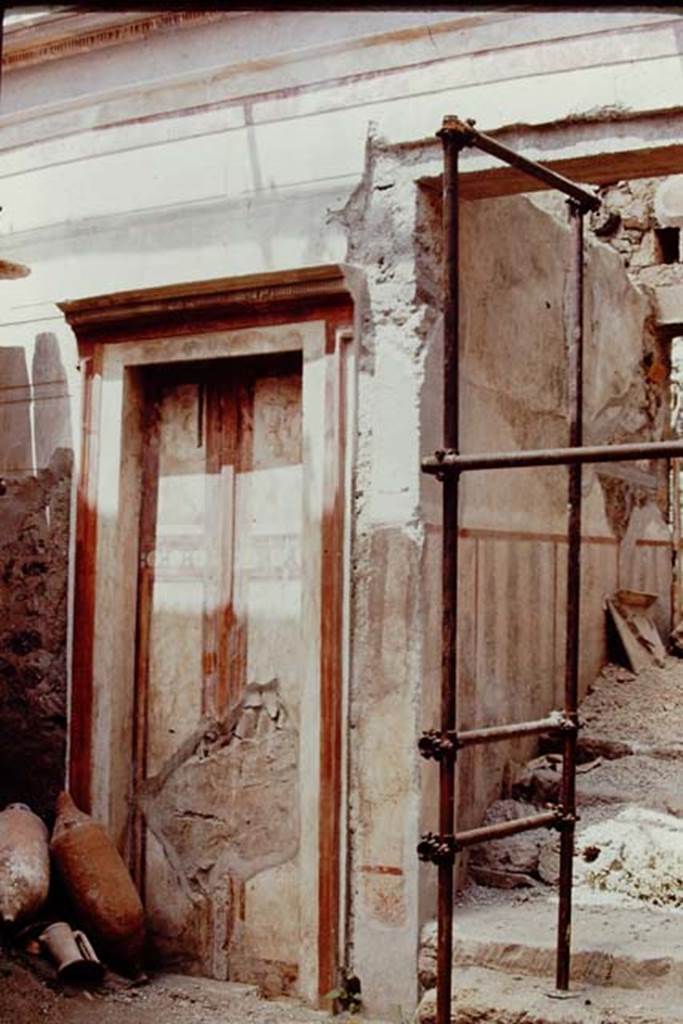 IX.13.1-3 Pompeii, 1968. Room 1, north side with painted doorway. Photo by Stanley A. Jashemski.
Source: The Wilhelmina and Stanley A. Jashemski archive in the University of Maryland Library, Special Collections (See collection page) and made available under the Creative Commons Attribution-Non Commercial License v.4. See Licence and use details.
J68f1657