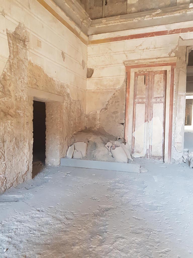 IX.13.1-3 Pompeii. October 2022. Room 1, looking towards north-west corner.
Photo courtesy of Klaus Heese.
