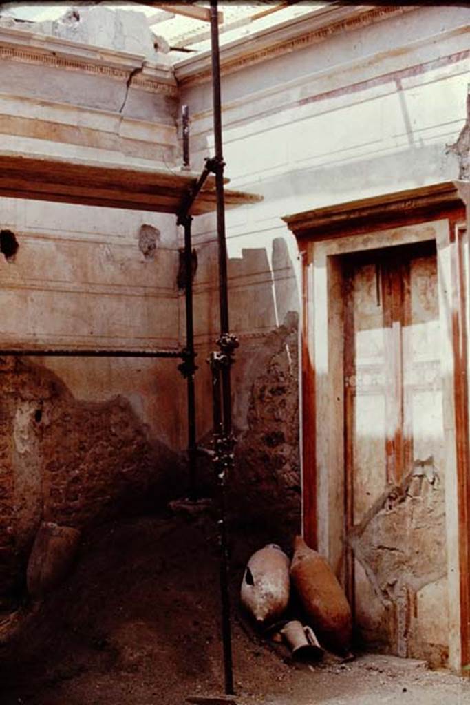 IX.13.1-3 Pompeii. 1968. Room 1, painted doorway and north-west corner. Photo by Stanley A. Jashemski.
Source: The Wilhelmina and Stanley A. Jashemski archive in the University of Maryland Library, Special Collections (See collection page) and made available under the Creative Commons Attribution-Non Commercial License v.4. See Licence and use details.
J68f1658