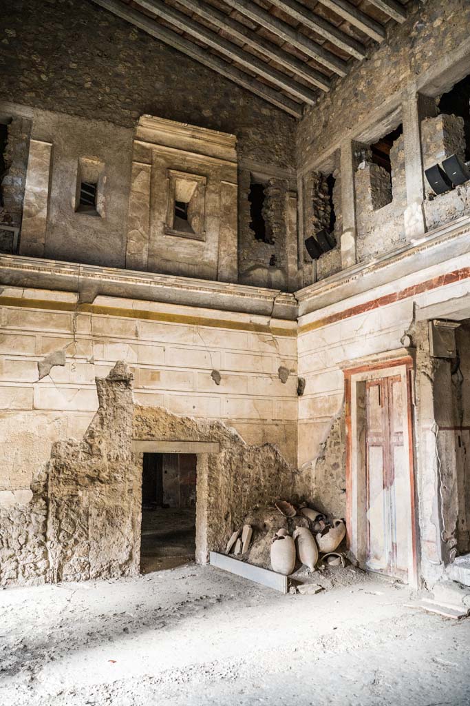 IX.13.3 Pompeii. October 2021.
Room 1, upper west wall and north-west corner. Photo courtesy of Johannes Eber.