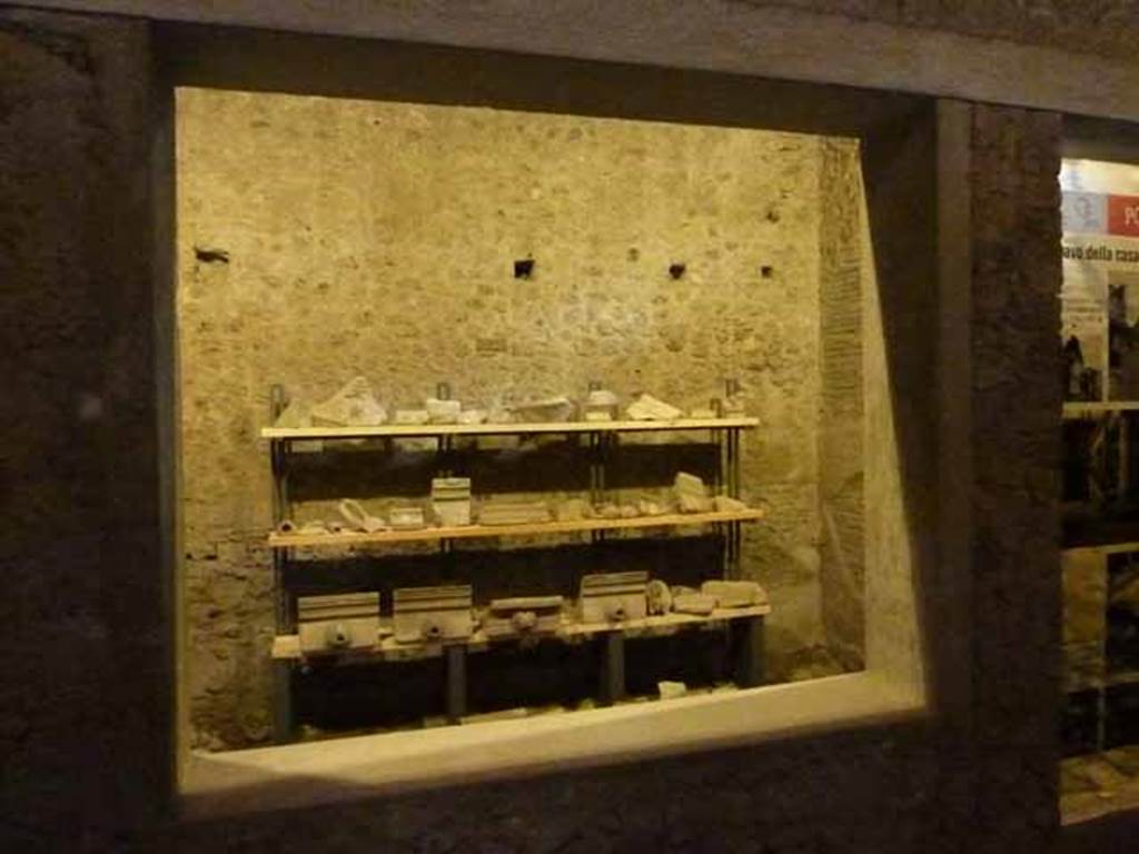 IX.13.1-3 Pompeii. May 2010. Room 33, looking south.