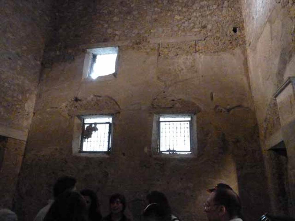 IX.13.1-3 Pompeii. May 2010. Room 31, west wall.