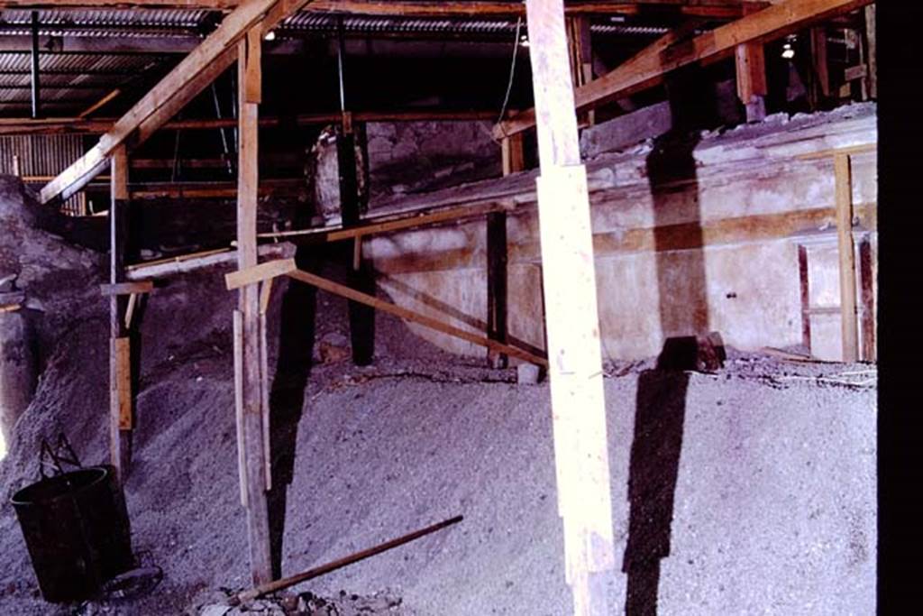 IX.13.1-3 Pompeii. 1972. During excavations, looking south-west. Photo by Stanley A. Jashemski.
Source: The Wilhelmina and Stanley A. Jashemski archive in the University of Maryland Library, Special Collections (See collection page) and made available under the Creative Commons Attribution-Non Commercial License v.4. See Licence and use details.
J72f0465