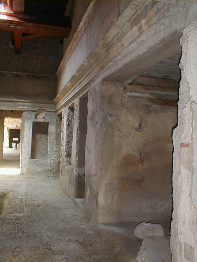 IX.13.1-3 Pompeii. September 2004. Room 2, east side of atrium.