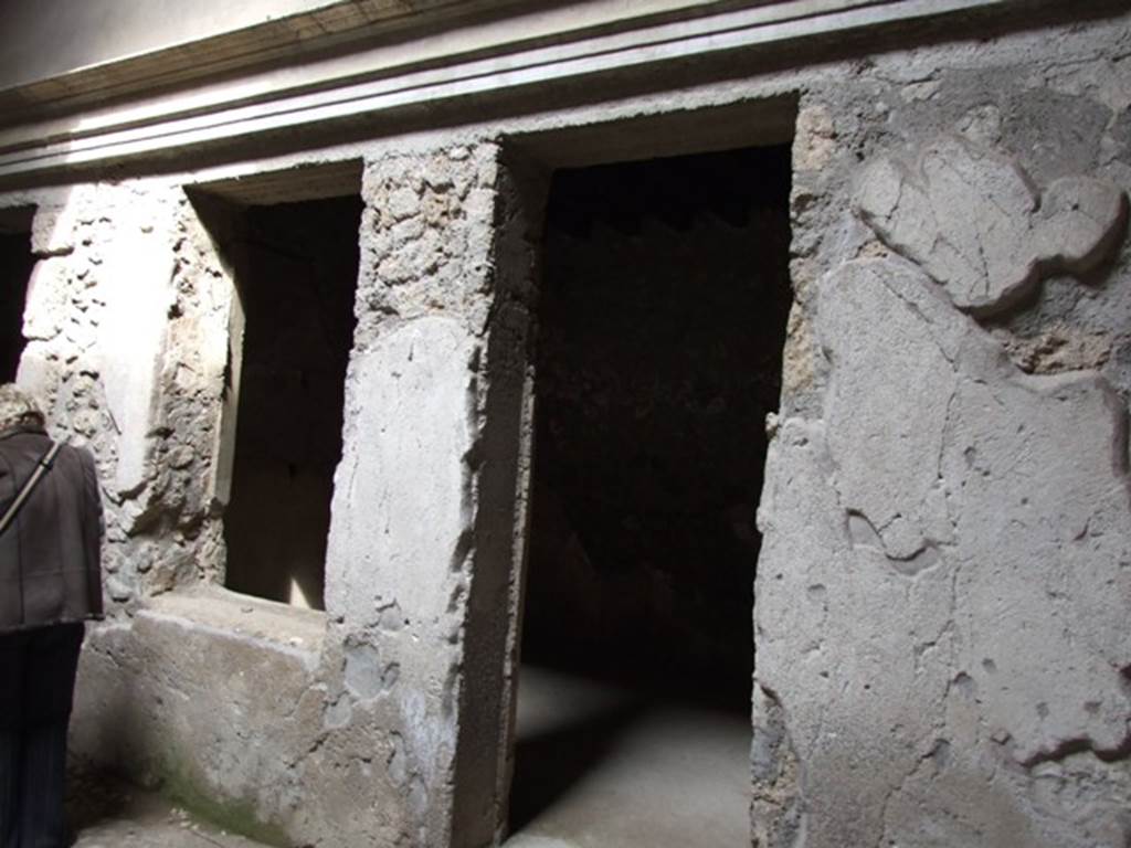 IX.13.1-3 Pompeii. March 2009. Doorway and window to room 4.