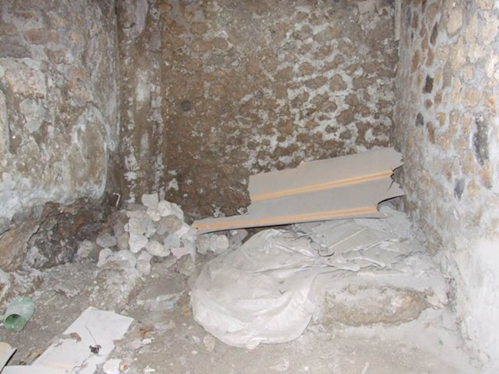 IX.13.1-3 Pompeii. March 2009. Room 6.
