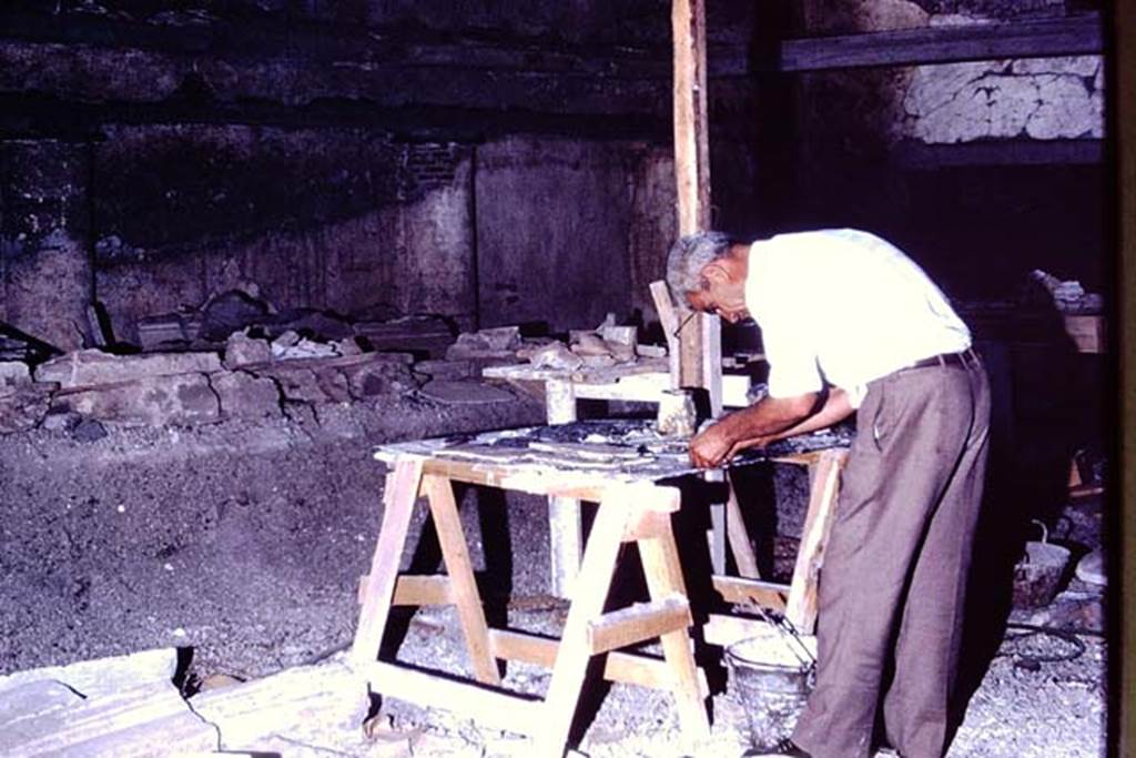IX.13.1-3 Pompeii. 1972. During excavations. Photo by Stanley A. Jashemski.
Source: The Wilhelmina and Stanley A. Jashemski archive in the University of Maryland Library, Special Collections (See collection page) and made available under the Creative Commons Attribution-Non Commercial License v.4. See Licence and use details. J72f0463