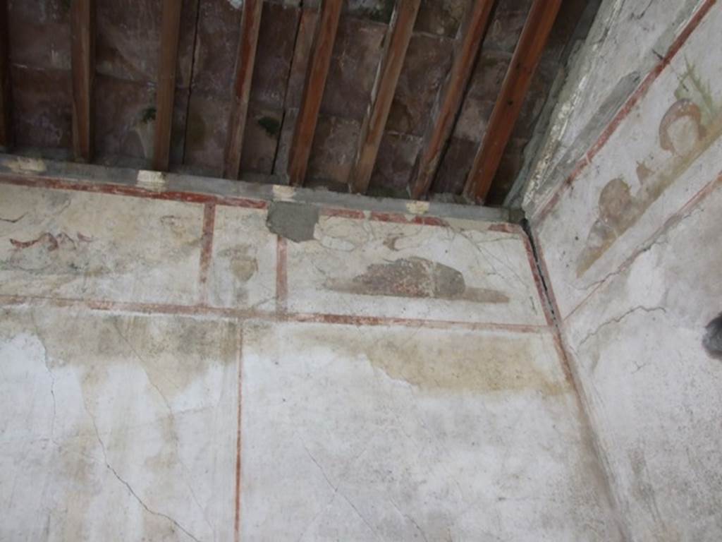 IX.13.1-3 Pompeii. March 2009. Room 9, south east corner, paintings.