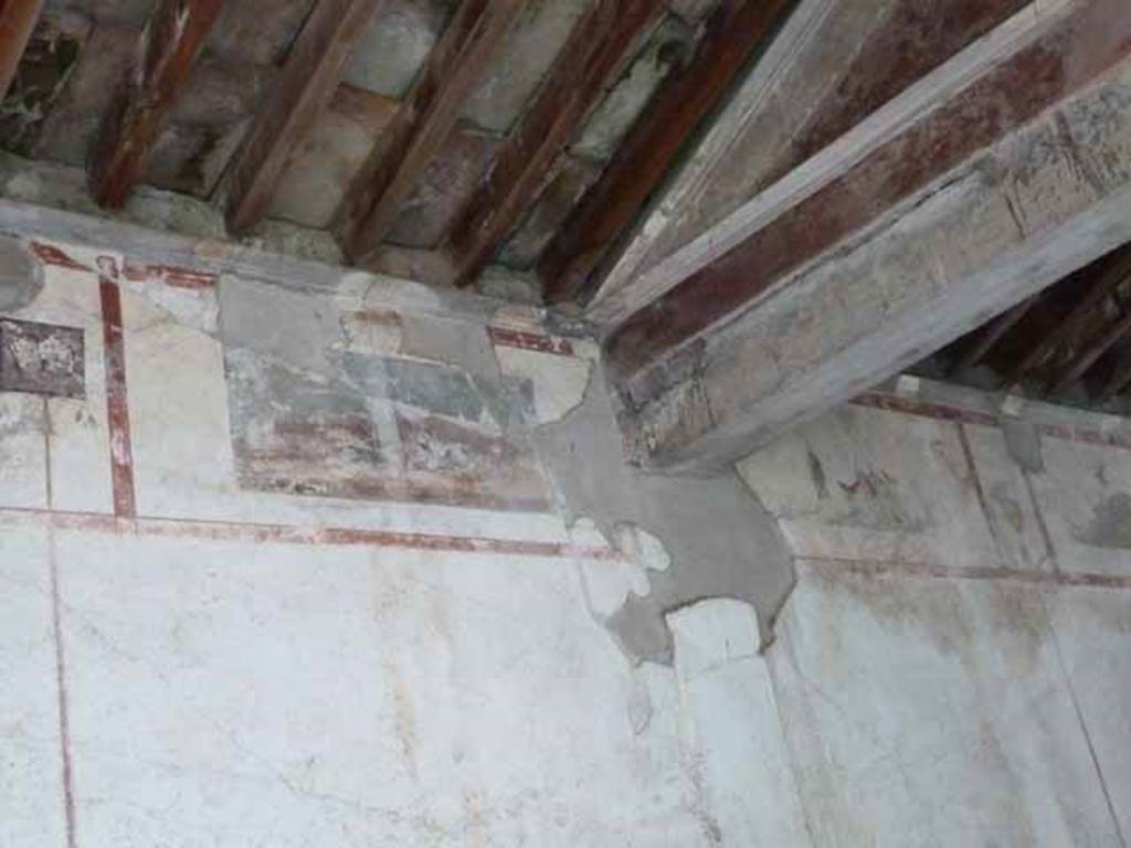 IX.13.1-3 Pompeii. May 2010. Room 9, east wall, paintings