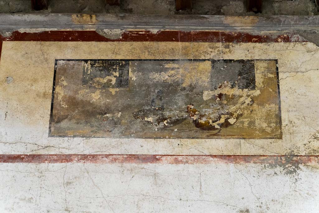 IX.13.3 Pompeii. October 2021. Room 9, detail of painted panel with bird and bowl, from east wall. Photo courtesy of Johannes Eber.