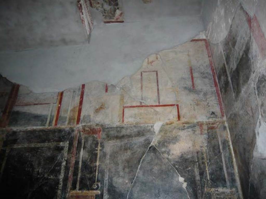 IX.13.1-3 Pompeii. May 2012. Room 10, upper east wall in south-east corner.
Photo courtesy of Buzz Ferebee.