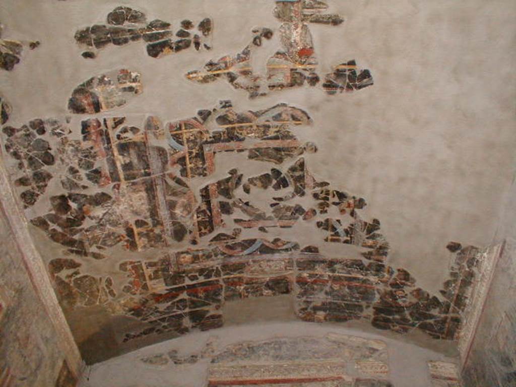IX.13.1-3 Pompeii. September 2004. Room 10, north end of ceiling.